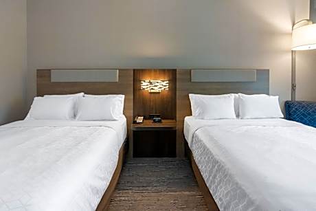 2 Queen Beds Location Non-Smoking