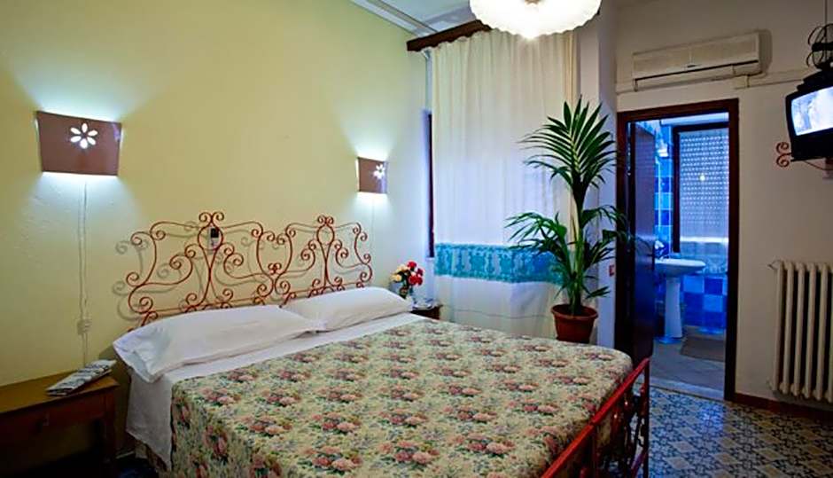 Hotel Villarosa con Vespa Rent