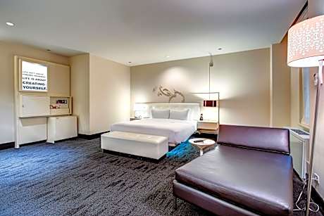1 Bedroom Vice Presidential Suite, 1 King