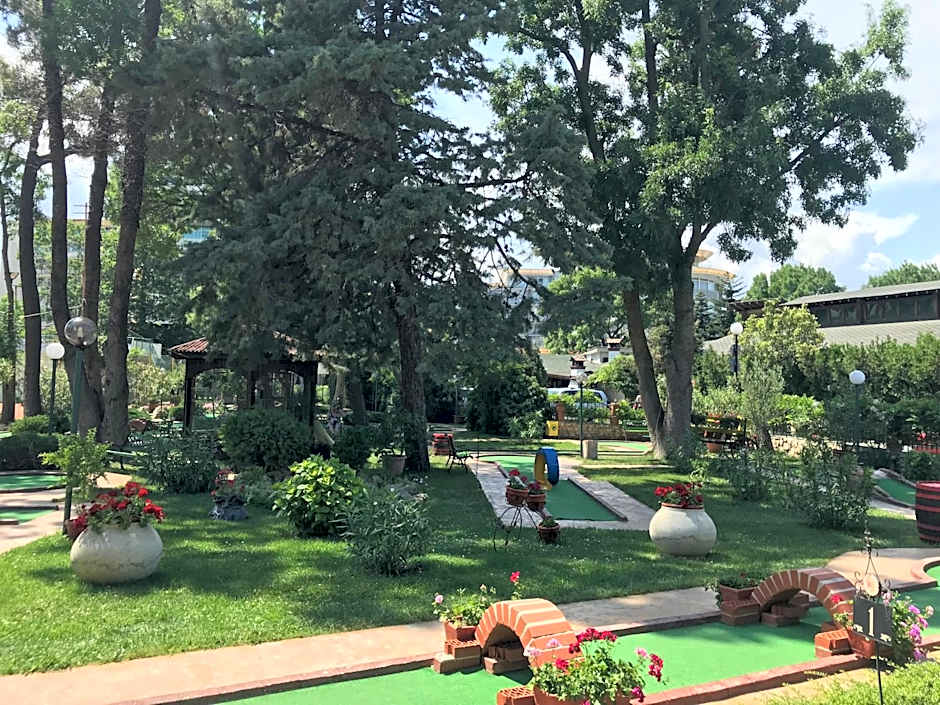 Oleander House and Tennis Club