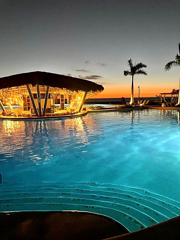 Amazing 2BR Condo with Pool and Access to VIDANTA