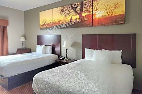 Queen Room with Two Queen Beds and Bath Tub - Mobility/Hearing Accessible - Non-Smoking