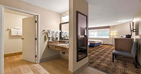 Queen Room with Two Queen Beds and Fireplace - Second Floor/Stair Access Only