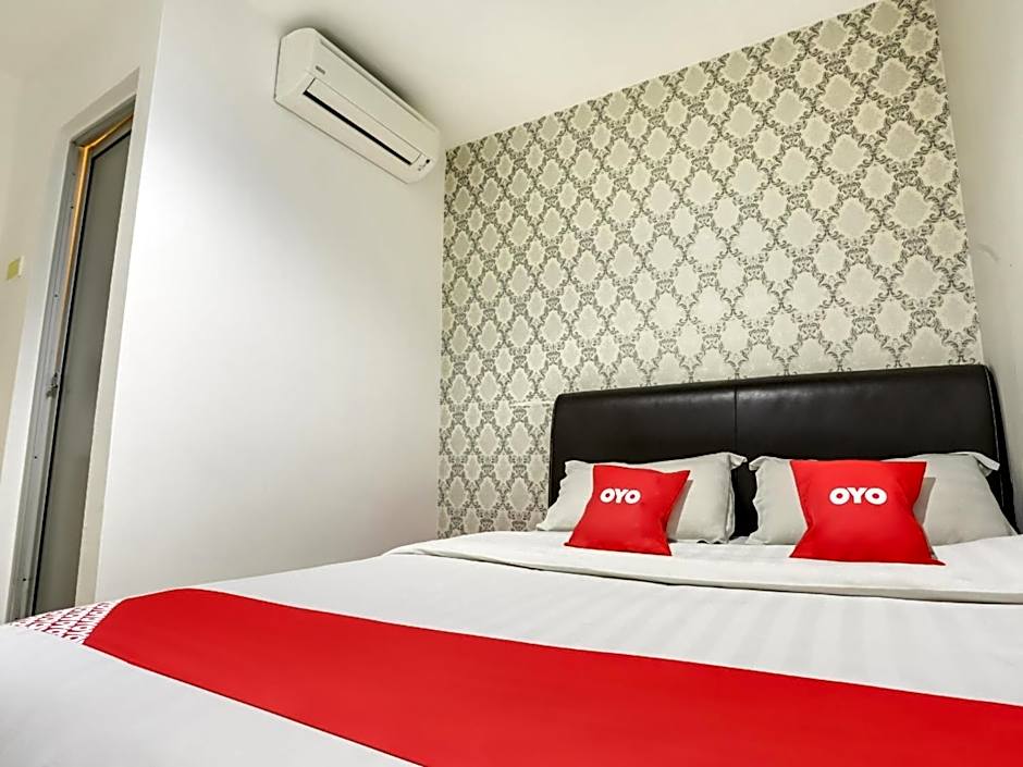 OYO 89583 Grove Hotel