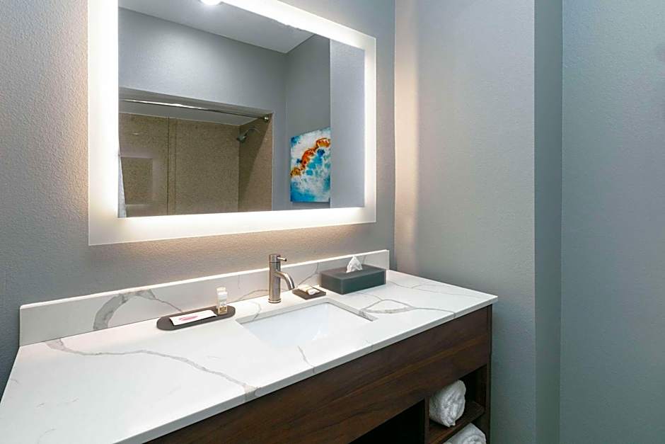 La Quinta Inn & Suites by Wyndham Jacksonville TX