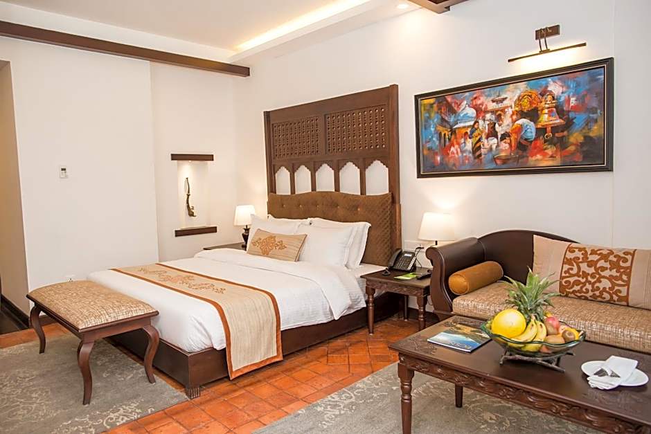 Photo 1 of 14 of Deluxe 1 King Bed, Jacuzzi®, Mountain View