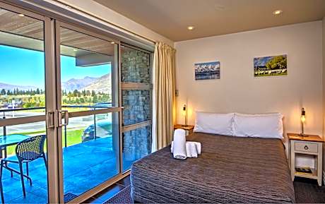 One-Bedroom Apartment with Mountain View (4 Adults)