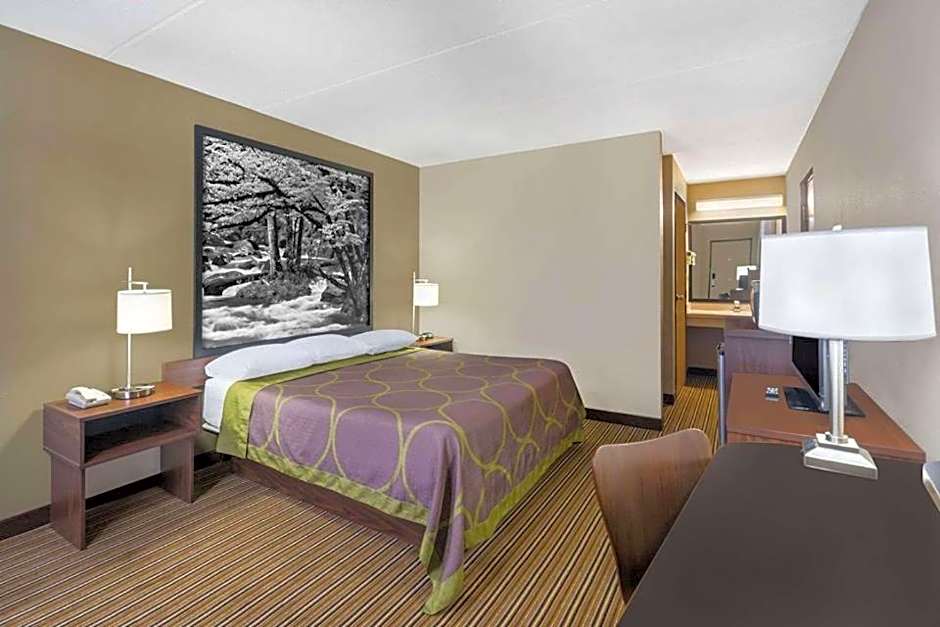 Super 8 by Wyndham Knoxville North/Powell