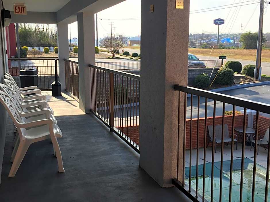 Super 8 by Wyndham Dandridge