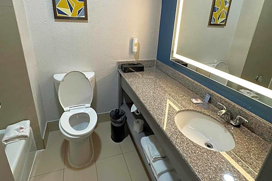 Comfort Inn North Dallas Near the Galleria