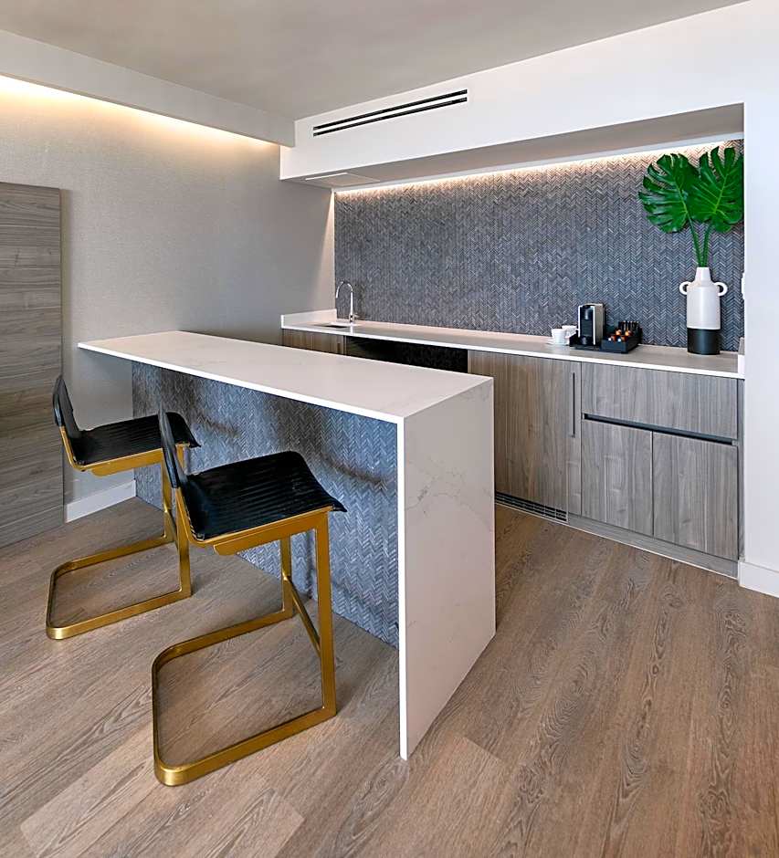 La Jolla Cove Suites