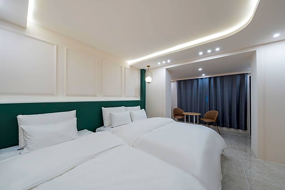 Avenue Hotel