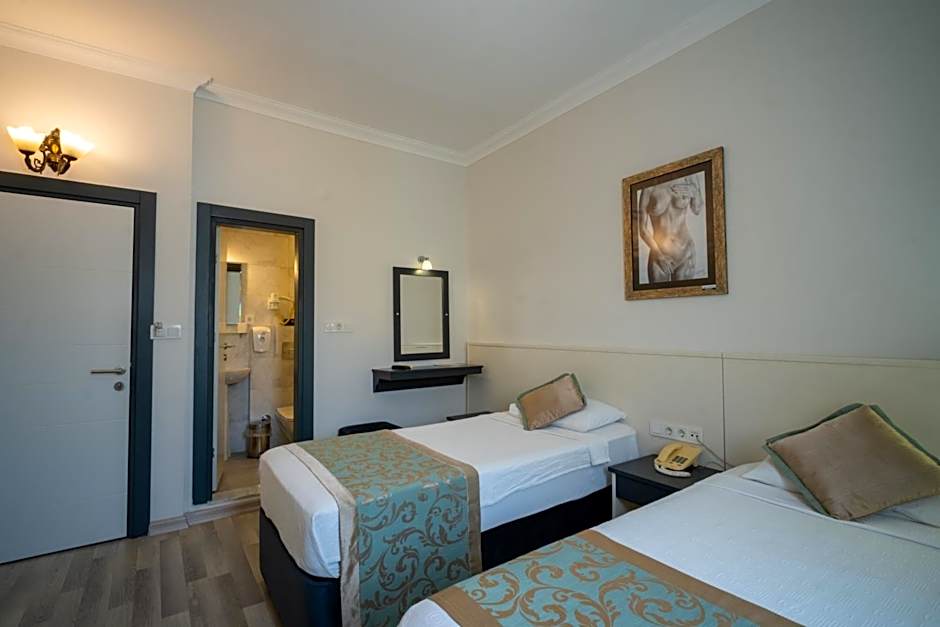 Artemis Hotel