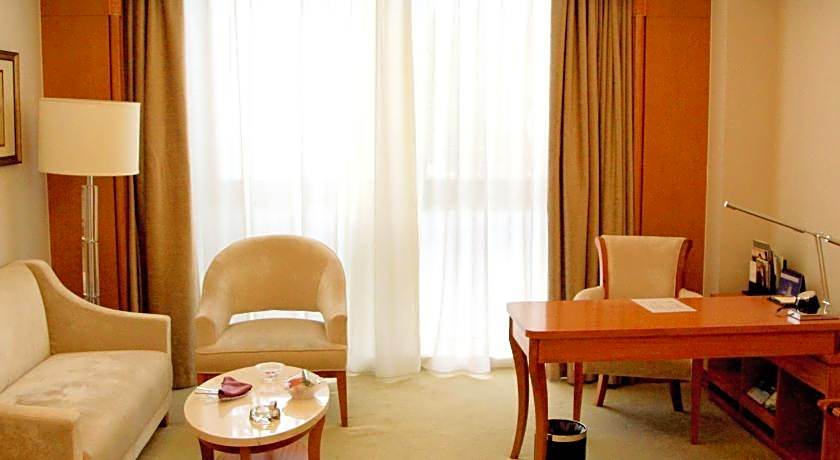 Lianyungang Hua Guo Mountain International Hotel