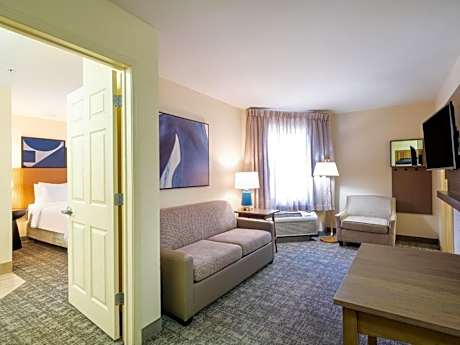 Two-Bedroom Suite with Oner King Bed and One Queen Bed