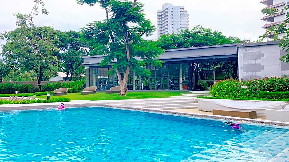 Rain Chaam Huahin by Joe