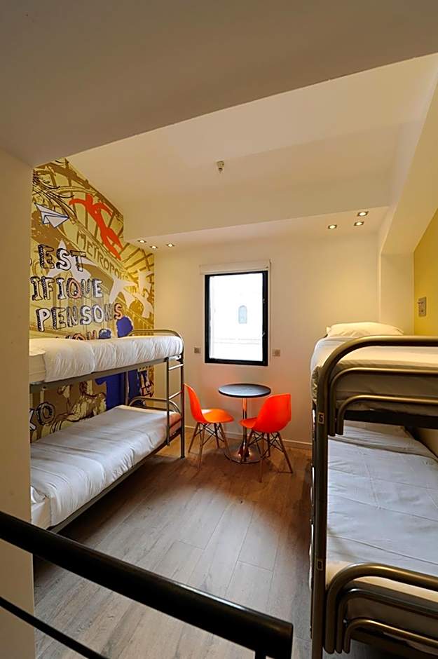 The 3 Ducks Eiffel Tower by Hiphophostels