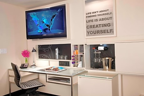 Fabulous Room Room 1 King Bed Non Smoking