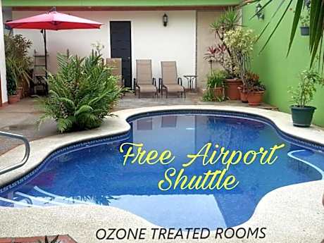 Hotel La Guaria Inn & Suites