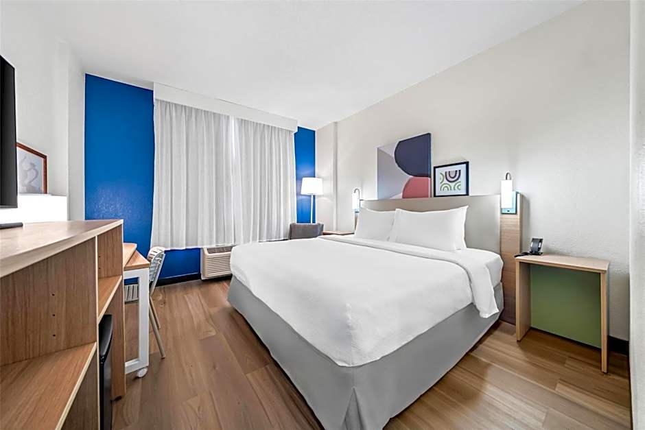 Photo 1 of 8 of 1 King Bed, Mobility Accessible, Roll in Shower