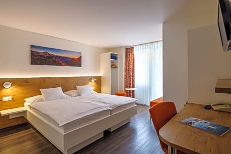 Superior Twin Room with Air Conditioning