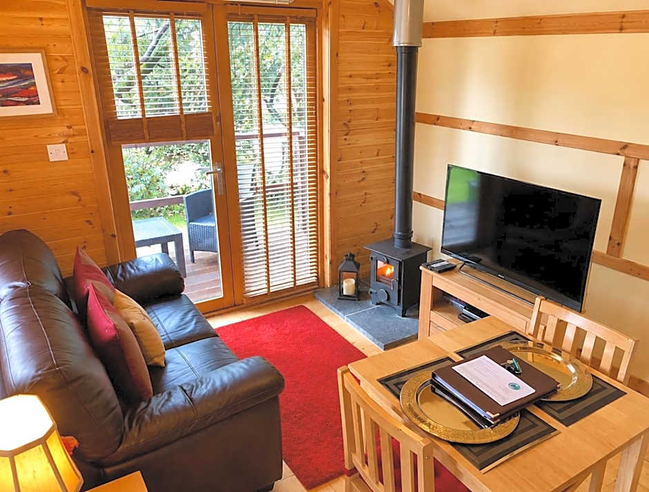 Rashfield Sheilings - Unique Riverside Lodges