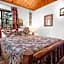 The Cuddle Inn - True feeling of a great cabin! Beautiful and homey! Walking distance to the lake!