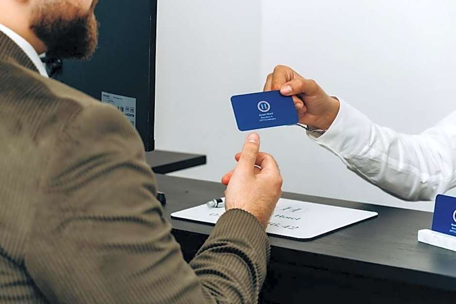 Atomihotel: Contemporary Comfort Steps from the Atomium!