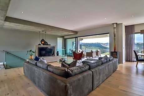 Villa Pacifico - 4BR Hilltop Lux Pool & View