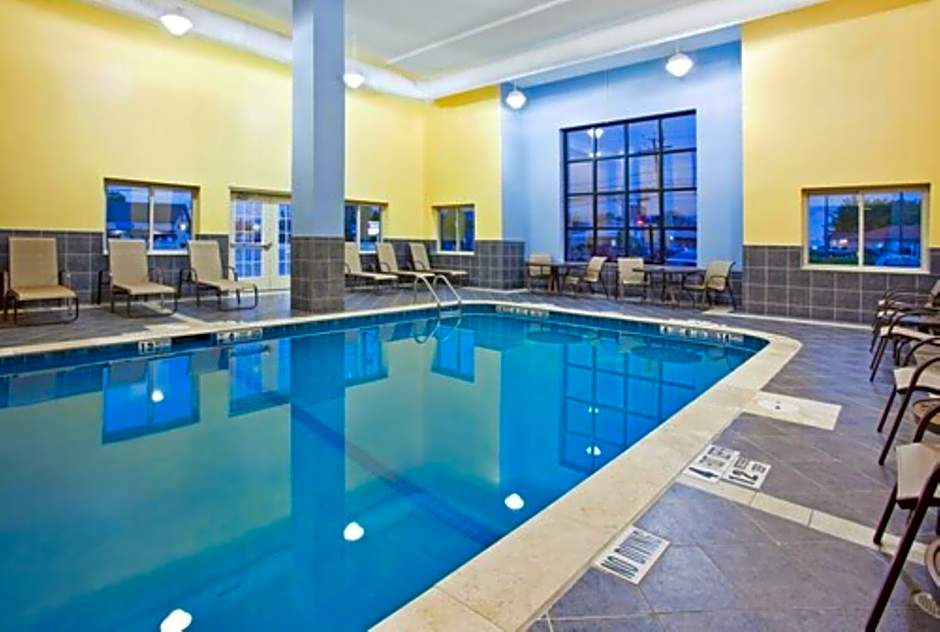 Holiday Inn Express & Suites Niagara Falls By IHG