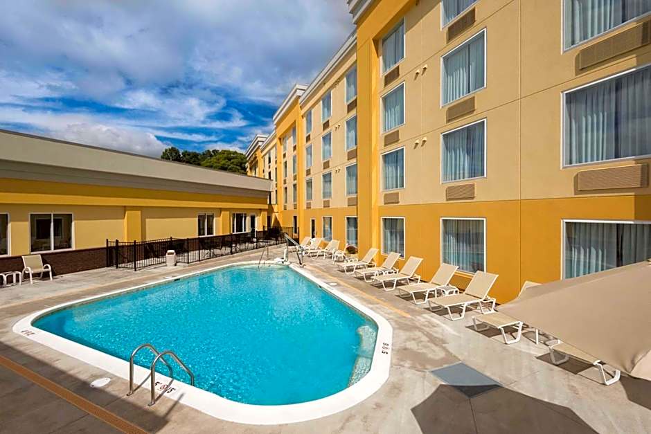 La Quinta Inn & Suites by Wyndham Lynchburg At Liberty Univ.