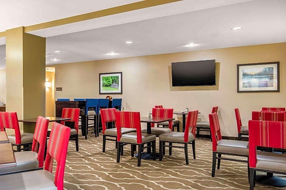Comfort Suites Manchester near Arnold AFB