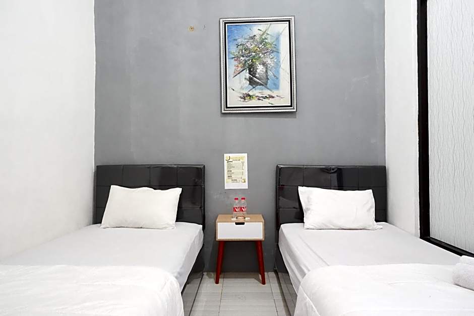 RedDoorz Syariah near Alun Alun Kajen