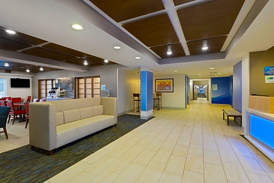 Holiday Inn Express & Suites Tavares By IHG