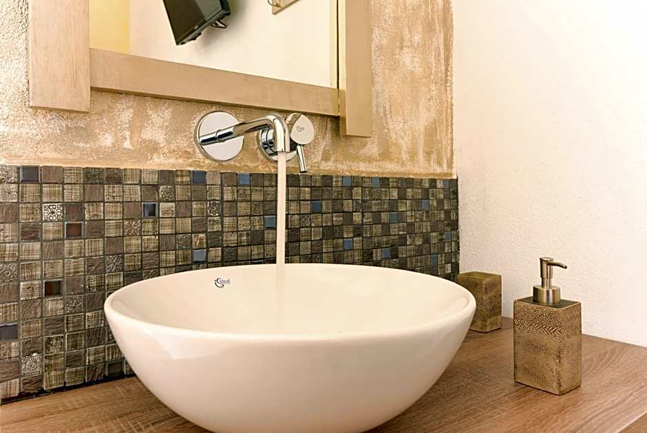 Onar Rooms & Studios