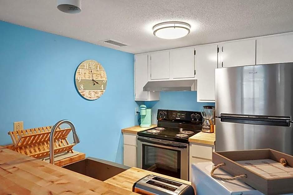 Beautiful Blue Ocean Condo