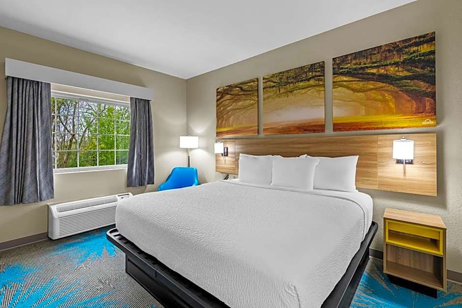 Days Inn & Suites by Wyndham Union City
