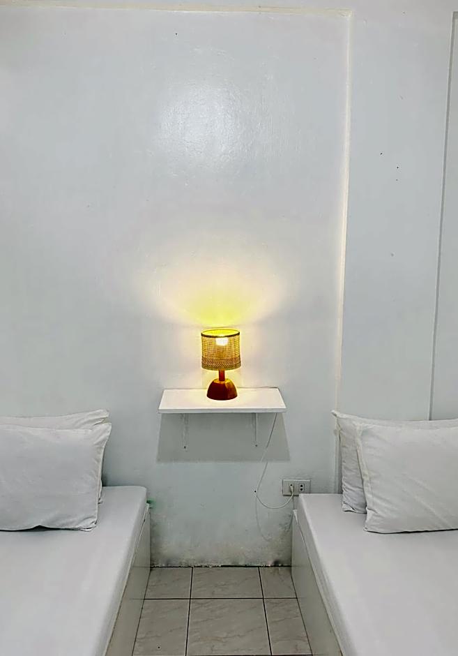 Nomads MNL Backpackers Homestay - near Airport