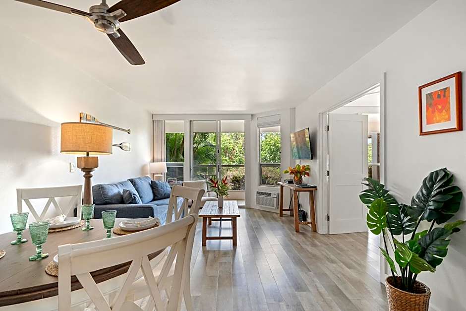 Renovated Condo - 3 Min Walk to Toes in the Sand!