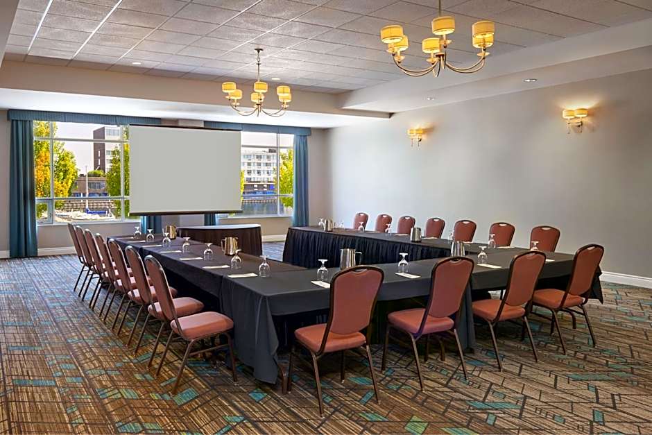 Residence Inn by Marriott Kingston Water's Edge