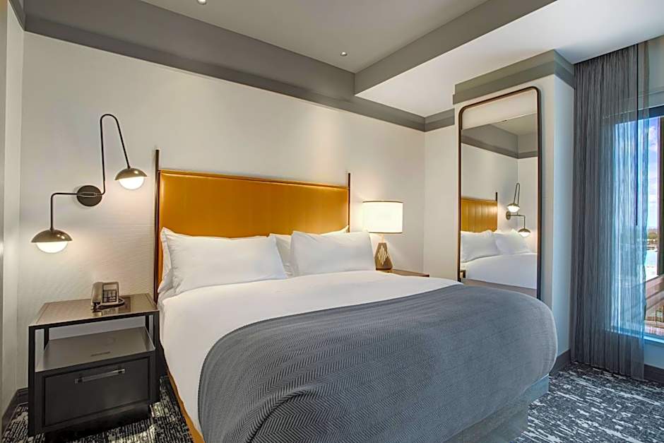 The Farnam, Autograph Collection