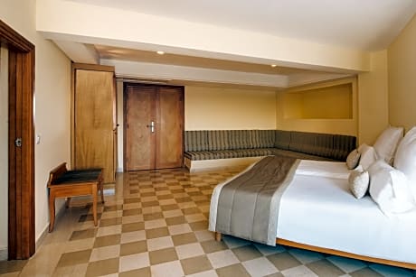 FAMILY GARDEN VIEW C2+2