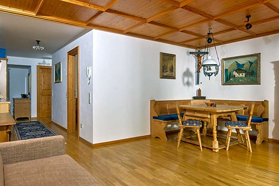 Alt Montafon Hotel Appartements by Pferd auf Wolke