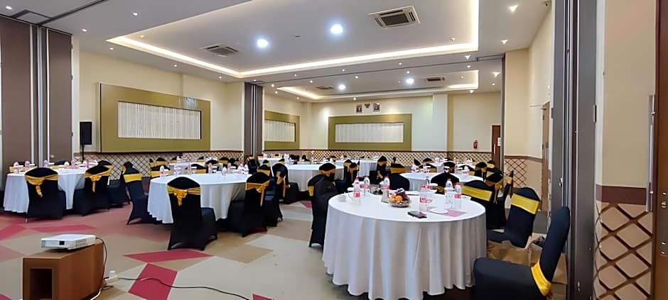 Front One Hotel Purwodadi