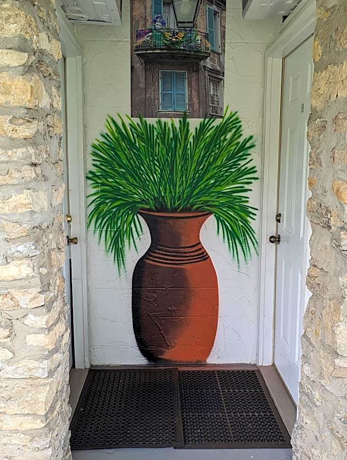 Riverboat Inn & Suites