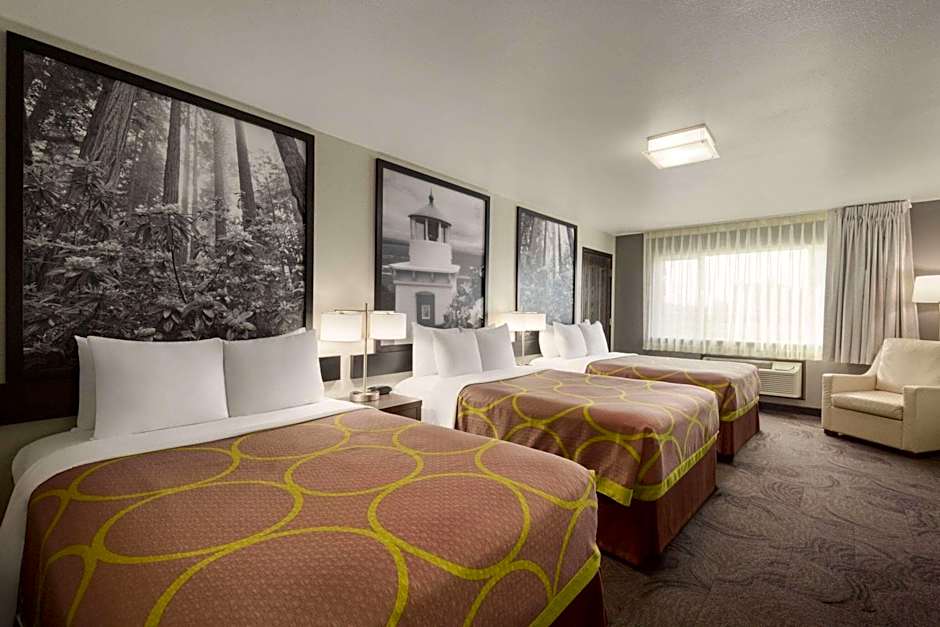 Photo 1 of 6 of 3 Double Beds
