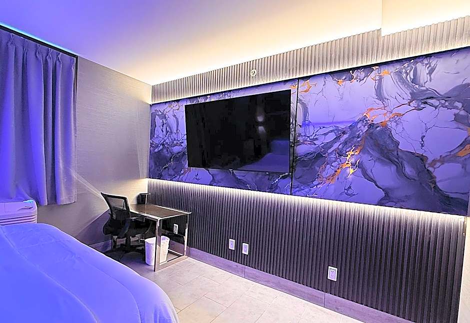 Umbrella Hotel Bronx