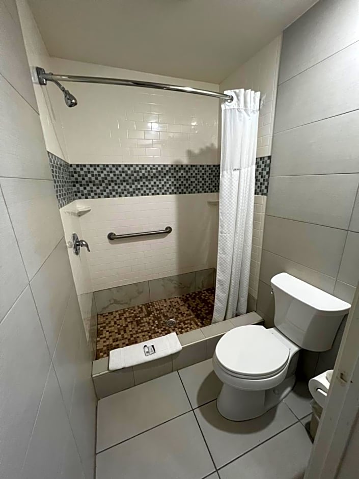 Super 8 by Wyndham McAllen-Downtown City Center-Plaza Mall-Airport