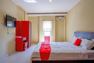 RedDoorz @ Losari Area 2 Makassar