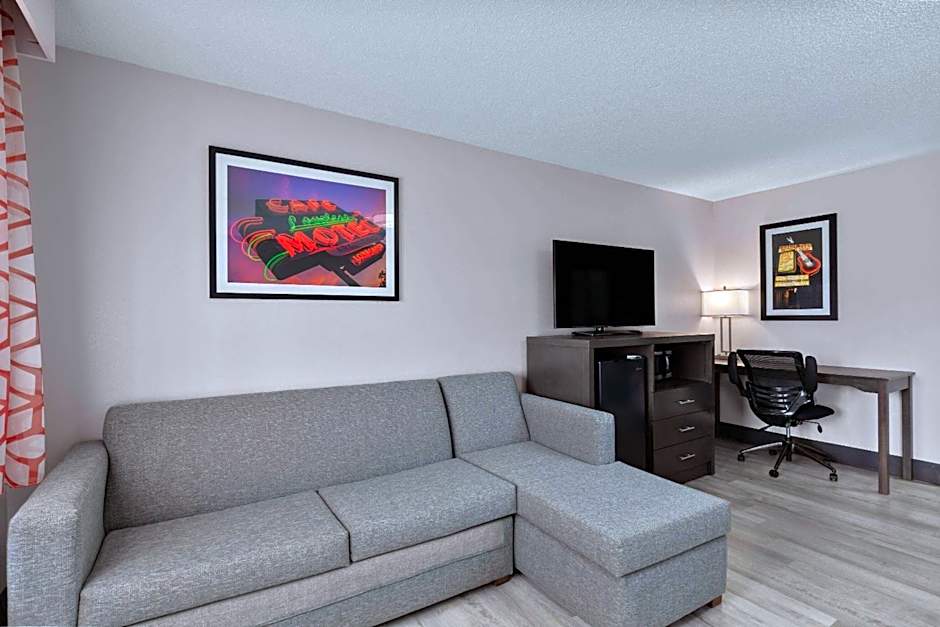 La Quinta Inn & Suites by Wyndham Goodlettsville